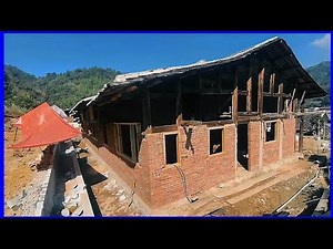 The process of renovating a large Chinese-style wooden house in a peaceful village
