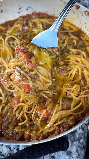 Martina Patryce on Instagram: "Today marked one year exactly since I first shared this recipe and it’s still is one of my fav pasta dishes so it only seemed right to reshare this recipe again on TBT….I hope you like it byeeeee😅 Taco Spaghetti Ingredients •Onion •Bell Pepper •Garlic •1 Jalapeño •1lb Ground Beef •1 can diced petite tomatoes •1 1/2 cup Beef Broth (Unsalted) •1 1/2tbsp Cream Cheese •Colby Jack and Cheddar Cheese Seasoning (OR USE YOUR FAV store bought taco seasoning) •Cajun Seasoni