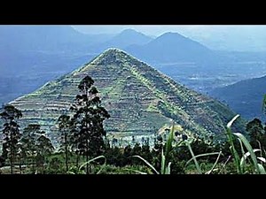 La Plus Vieille Pyramide du Monde se trouve-t-elle en Indonésie? Site Mégalithique de Gunung Padang