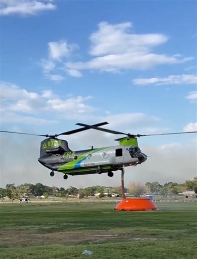 Chinook loading from a relay tank. Watch wildfire videos at Wildfire HQ on YouTube. https://www.youtube.com/@WildfireHQ Purchase Wildfire HQ hoodies here: https://fireground.ca/shop/brands/wildfire-hq/true-north-wildland-hoodie/ | Wildfire HQ