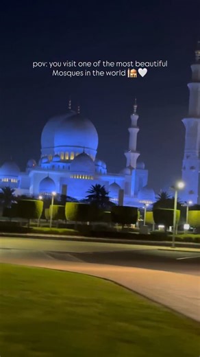 Standing beneath the vast white domes of Sheikh Zayed Grand Mosque is witnessing architectural mastery shaped by Islamic tradition and global craftsmanship. 🕌🤍 Spanning about 12 hectares and elevated roughly 10 m above its surroundings, the mosque can accommodate over 40,000 worshippers. Its 82 white marble domes crowned with gold leaf spires are anchored by four minarets rising around 107 m, blending square, octagonal, and circular forms. Meticulous detail defines every surface: extensive SIV