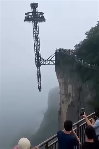 🚨 BREAKING NEWS:A bridge that lifted people high into the air has suddenly collapsed…. WATCH FULL VIDEO IN COMMENT👇👇 | Thank you Veterans
