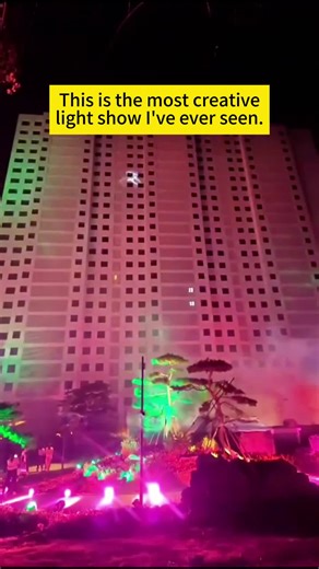 This is the most creative light show I’ve ever seen.#factory #stagelight #beamlamp #cuttinglights