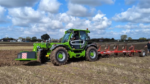 Merlo Multi Farmer MF44.9-CS 170 CVTRONIC and Ovlac Classic plough on demonstration at the Sheepy & District Ploughing Association's annual ploughing match. Merlo UK OVLAC OPICO #merlo #merlomultifarmer #ovlac #ovlacclassic #plough #ploughing #thetractortwitcher #sheepyanddistrict | The Tractor Twitcher