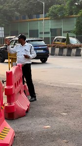 1.7M views · 138K reactions | Small token of love and respect to the Mumbai Traffic Police who is always there for us no matter the weather☺️❤️ #Respect #humanity #fypシ #fbreels #fbreelsvideo #happiness #sharethelove #humble #kindness | Hussain Mansuri | Facebook