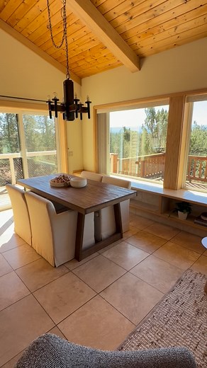 These stunning views in the charming little town of Sisters Oregon. This could be your next home 🤍 . 📍 16966 Canyon Crest Drive Sisters Oregon . Jenna J Swain Ninebark Real Estate 541.419.5788 | Jenna Jacobsen Swain - Licensed Real Estate Agent