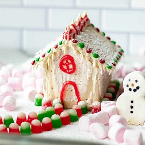 Pop Tart Gingerbread House - Step-by-Step Video! - Chenée Today