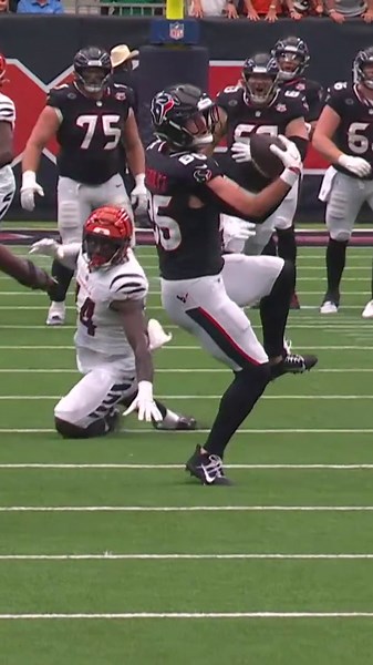 Dalton Schultz Leaping Catch on 3rd Down vs. Bengals Stream of National Football League