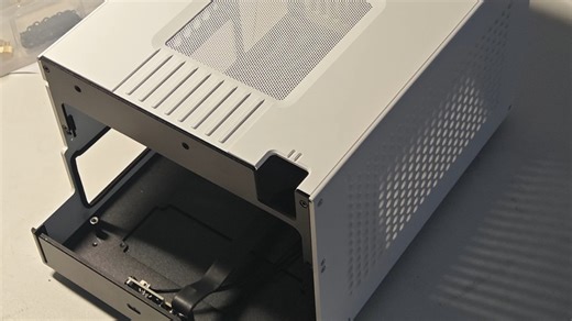 CUBEZ Z01 七彩虹50系MINI显卡专用机箱 安装教程