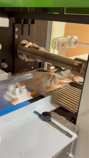 Socket pouch packing machine #machine #flowwrappingmachine #packagingmachine #switchesandsockets