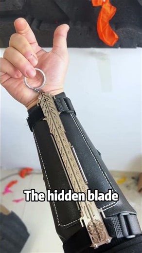 Mini hidden blade
