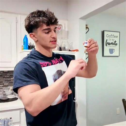 Social media driving teens toward steroids, extreme body transformations
