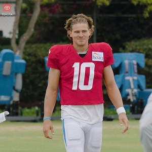 559K views · 5.6K reactions | gather around everyone...its your favorite QB | Los Angeles Chargers | Facebook