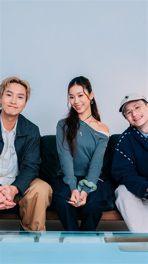 JACE🐍 陳凱詠 on Instagram: "成日聽人講母愛好偉大，但父愛呢？爸爸嘅愛往往好安靜，甚至有啲笨拙，但唔代表佢哋無感覺。❤️‍🩹 嚟到第三集《是那麼聲勢浩大》Podcast，我搵咗兩位爸爸，Jason陳柏宇 @ckw720 同新手爸爸阿正@jc_zing ，傾咗好多男人平時唔敢講出口嘅愛。由經歷失去二胎嘅心碎，到「為仔女死唔係犧牲，係選擇」嘅哲學，聽完就明白，原來爸爸嗰種唔出聲嘅愛，一樣可以好聲勢浩大！😭 最新新一集podcast現於JACE陳凱詠 YouTube channel 上架！🎙"