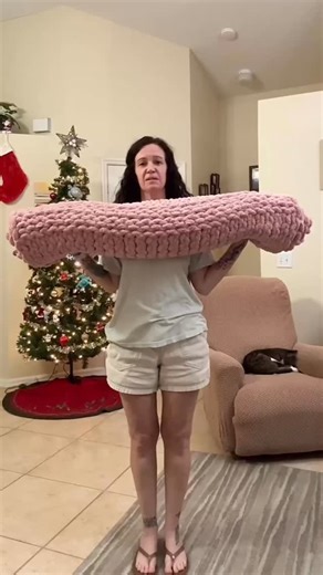 Beachgirlandblanketmaker on Instagram: "Simply Pink another special order 💕 #comfyandcozy #handmadewithlove #chunkyknitblanket #specialorder #giftgivingideas"