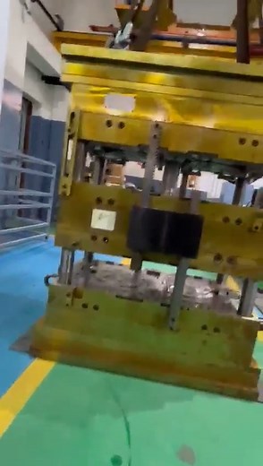 24K views · 243 reactions | ¡Increíble, @Daman Jain!  Los stack molds revolucionan el juego al duplicar las cavidades sin aumentar la capacidad de la máquina, llevando la eficiencia al siguiente nivel. Felicidades a ARIHANT DIES AND MOULD por esta innovación pionera en el norte de la India.  #STACKMOULD #NEWTECHNOLOGY #TEAMWORK #HARDWORK | El Ajustador Nunca Se Equivoca MX | Facebook