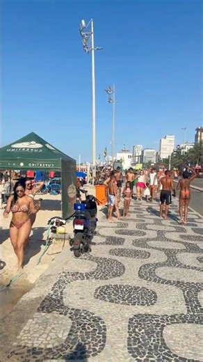 🇧🇷🌞Carnival street party at Leblon beach 🎉🏖️ Rio de Janeiro