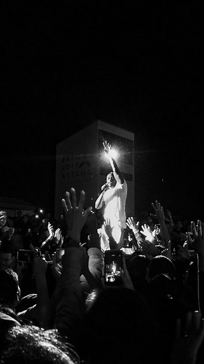 Songs | letras de músicas on Instagram: "Lonely - Akon 🖤🎧 Follow: @songs.s.d #hiphop #blackmusic #akon #lonely #musiclyrics #songslyrics #letrademusica #thebestsong #nostalgia #reelsinstagram #instareels"