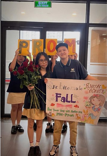 👸One bite made Snow White fall and one look from you made me fall….PROM? - and she said: yasss~😛#promposal #fyp #vscocp #vinschool #vinschooloceanpark