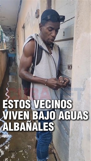 Cubanet Noticias on Instagram: "🚨 "Mi abuela era joven y ya esto pasaba": así define Yarien Lázaro Cabrera la situación de su casa, inundada de aguas albañales desde hace años. 👉 El problema se ha intensificado con el tiempo hasta el punto actual, cuando varios vecinos han tenido que abandonar sus hogares. 👉 Los que quedan deben lidiar con la insalubridad, los mosquitos, las enfermedades y la amenaza de perder lo poco que tienen. 👉 A pesar de que el lugar está dec