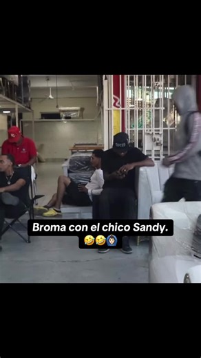 Broma con el chico Sandy.🤣🤣🙆🏻‍♂️ | botellazo chico sandy