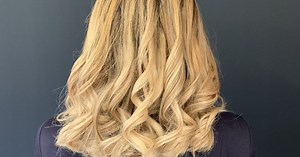 Locken mit dem Glätteisen: Tutorial für perfekte Locken