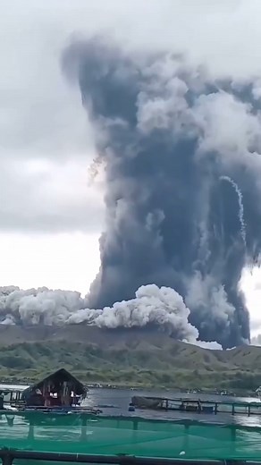 153K views · 3.2K reactions |  Massive Eruption at Taal Volcano, Philippines  Around 8 a.m. this morning, Taal unleashed a powerful eruption, sending an ash plume soaring over 2,400 meters above its crater! The volcano continues to show intense activity along the Luzon volcanic arc, reminding us how alive our planet truly is. #TaalVolcano #Philippines #VolcanoEruption #Geology #GeologyPage | Geology Page | Facebook