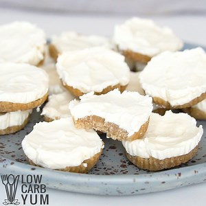 These mini keto cheesecake bites have zero net carbs each! They are a delicious and a guilt-free low-carb dessert that's so easy to make. RECIPE : https://lowcarbyum.com/keto-cheesecake-bites/ | Low Carb Yum