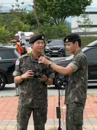 21K views · 1.4K reactions | Mic Drop ga tuh  sorotan #bts #rm #v #fyp | Neng Putri | Facebook