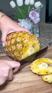 1.5M views · 6.5K reactions | This pineapple trick blew my mind . Try it and thank me later!#pineapplehack #kitchentips #reelsfood #easyhacks #lifehack #homekitchen #musttry | Annaknows | Facebook
