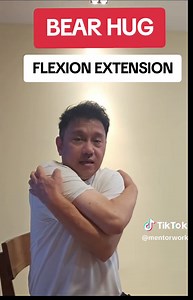 The Bear Hug with Flexion Extension targets the upper body muscles, including the shoulders, back, and arms. This position can be especially beneficial for relieving tension associated with forward head posture, desk work, and stress. Upper Back Pain: The bear hug stretches muscles around the shoulder blades (like the rhomboids), helping to release tension in the upper back. Neck Pain: When done carefully, #the bear hug stretch can also help relieve tightness in the neck and upper trapezius musc