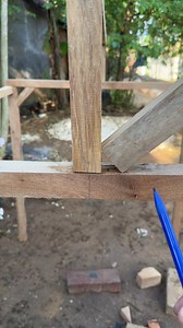 easy way to measure the angle of wooden roof truss support beams #woodworking #carpenter #tricks #tips #project | Rianx Putra Rianx