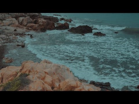 Real 4K Ocean Waves Crashing on Rocks – Deep Relaxation & Sleep Sounds (No AI)