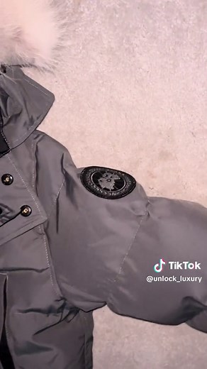 Canada Goose Wyndham Grey Black Badge Overview