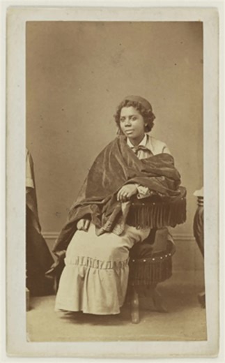 Biography Edmonia Lewis was the first sculptor of African American and Native American (Mississauga) descent to achieve international recognition. Her father was Black, and her mother was Chippewa (Ojibwa) Indian. Orphaned at an early age, Lewis grew up in her mother's tribe where her life revolved around fishing, swimming, and making and selling crafts. In 1859 she attended Oberlin College in Ohio, one of the first schools to accept female and Black students. She developed an interest in the fi