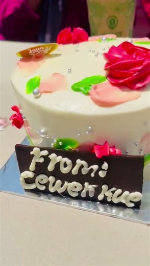 Happy birthday for you guys 🎂