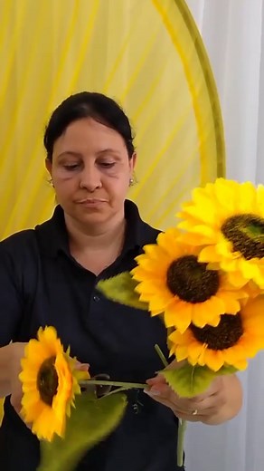 2.4M views · 85K reactions | Dê Vida à sua Festa com Decoração de Girassol  e Painel Redondo Aniversário como fazer #decoração #girassol #festa #diy #painelredondo #comofazer #facavocemesmo #arcofloral #decoracaoaniversario #festagirassol #decoracaogirassol | Decoração de Festa Eventos Dicas | Facebook