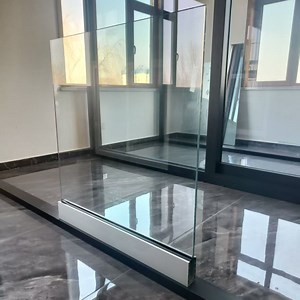 [Hot Item] Frameless Aluminum U Channel Tempered Glass Balcony Exterior Railing Systems