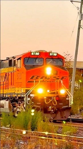 BNSF Power Move Blasting Through Montgomery
