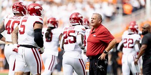 Gordon scores TD, 2-pt conversion in 2nd OT, and No. 16 Oklahoma St. rallies to beat Arkansas 39-31