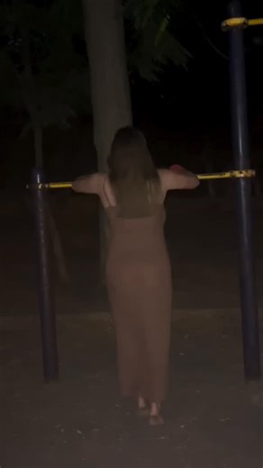 21,🇺🇲 on Instagram: "💀日本正在研发智能交通系统，结合摄像头、激光雷达和AI算法来分析路面行人、车辆流量以及交通模式。系统会实时调节红绿灯和限速指示，避免拥堵和交通事故。每天成千上万的车辆受益于这种自动化管理，尤其在繁忙的涩谷车站周边，高峰时间的通行效率得到了显著提升，同时汽车燃油消耗和尾气排放也得以降低，为城市环境改善提供了支持。 #日本 #交通 #人工智能 #智"