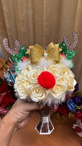 13K views · 295 reactions | Liana Lovers ¿Quieren ver el tutorial de este hermoso ramo en forma de reno? ✨ Déjamelo saber con un like o comenta SI para traérselos hoy mismo. Gracias, gracias. Nos vemos prontito... #tutorialnavideño #tutorial #ramosdeflores #floreseternas | Liana Boutique & CO LTD | Facebook