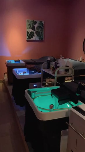 Mac Q Beauty YXE on Instagram: "✨ Last-minute vailability Tomorrow Dec 23 ✨ 🎁 Gift Cards Available! 🌿🫶! Your one-stop beauty destination is here — Mac Q Beauty Spa! 💆‍♀️ Our Services: • Professional Lash Extensions • Head Spa (Private • Couple • Group Rooms) • Facials — Peel, Microneedling, & More • Waxing • Permanent Makeup 📞 Book Now: 639-384-9648 🌐 macqbeauty.com — View prices, book online, or grab a gift certificate! 📍 3501 8th St E, Saskatoon, SK 🕰️ Mon–Fri: 10:00 AM – 8:30 PM | Sat