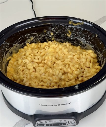 easy crockpot mac & cheese! (new recipe!) this is an easy dump and cook mac & cheese! | Kristin's Friends