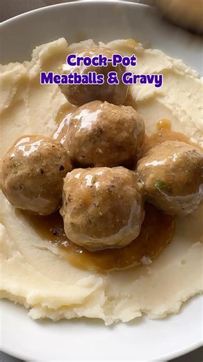 Crockpot Meatballs & Gravy #slowcooker #crockpot
