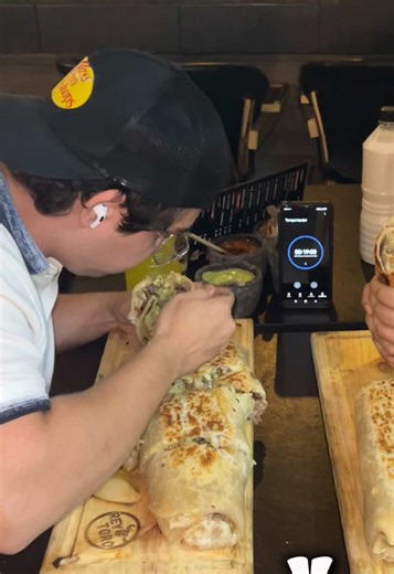 ☢️Agregamos las reglas del reto ☢️ 1. Los precios regulares del burrito percherón sin reto va desde $399 a $499 (dependiendo la carne que elijas) 2.El reto es individual 3. Si ganas obtienes $1000 el burrito totalmente gratis, 4-si pierdes el reto pagas el doble del costo de la carta 5- Son 20 minutos cronometrados para el reto 6-Quien decida hacer el reto nos permite grabarlo y subirlo a nuestras redes sociales 7-el reto es un burrito percherón completo litro de agua a tu elección. Suerte! nos 