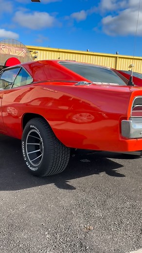 The General Lee visited Record Archive today 😱1️⃣ #generallee #visit #classiccar #recordstore #whoa | Record Archive