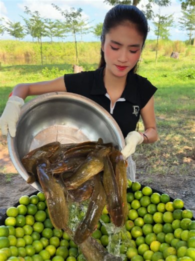Cooking yummy deep fried fish with spicy sauce recipe | fish