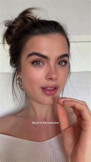 Lauren Murphy (@laurenmmurphyy)’s video of messy bun