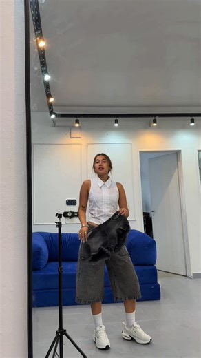 EMBRUJO ® - Cuenta Oficial on Instagram: "#CYBEREMBRUJO 🔥 // @teffoscarinci LLEVATE TODO! aprovecha a stockearte de prendas de verano: shorts, minis, bermudas a precios increíblesss 🚀 desde el 30.10 al 5.11! TU SEÑAL para tarjetear esas prendas que tanto te gustannnn! 😏 | www.embrujojeans.com | Av. Avellaneda 3219, Flores | Paso 350, Once #newin #ss25 #newseason #trendy #jean #newarrival #summer #spring #avellanedaflores #avellanedamoda #mayoristasargentinas"